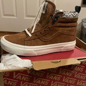 Vans women size 5.5 or men size 4 faux fur insole